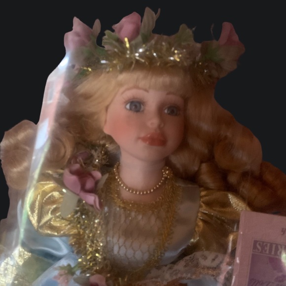 Collector Doll In Box - Picture 1 of 6